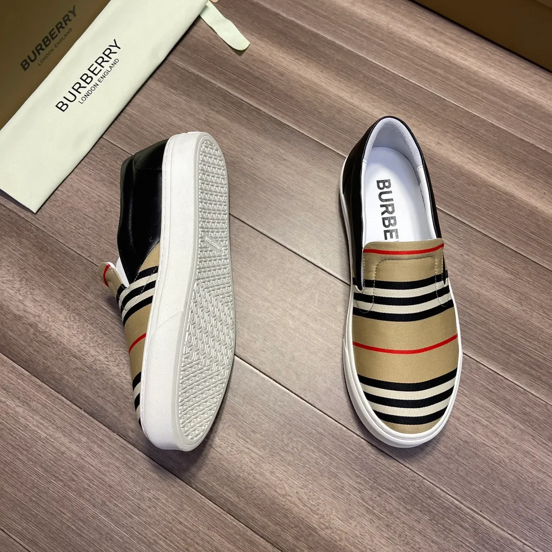 "BURBERRY" P340 [Original order·Version] Burberry: Top 🔝Purchasing agent🔍🔍The latest men's counter is on sale simultaneously, the original version imported from Italy🔝·Nappa calfskin·Brand totem cloth· Highlighting the (high-end, extravagance, class) travel, home, and best choice" exquisite workmanship (Imported water-dyed leather lining from Italy 🇮🇹), sole: original sole provided by the original factory, ⚠️exclusive double-layer Dynamic · TPU · rubber · two-color molded outsole; super comfortable · wear-resistant · non-slip · environmentally friendly 🌳🌳🌳, the real thing is more beautiful 🎬The real thing is more beautiful 🔍🔍 (high quality · follow the order) You can enter and exit the counter at will: Size: 38·39·40·41·42·43·44·(🎉Customized 45) Welcome to order...☕️